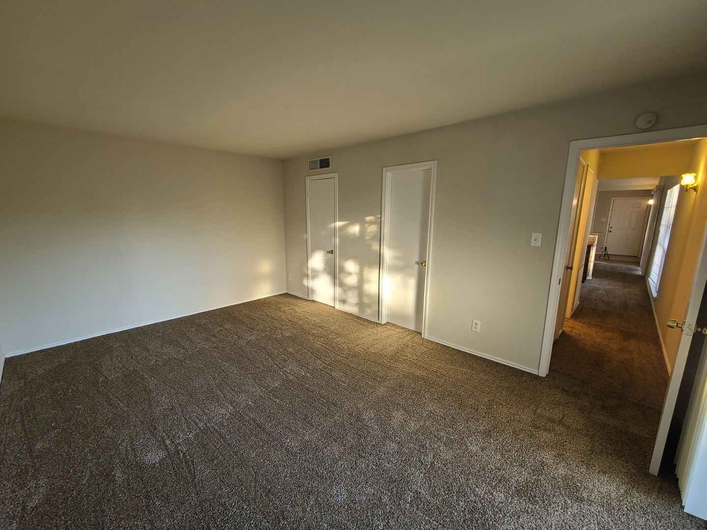 Arlington Apartment: 2423/2425 Limestone Dr.