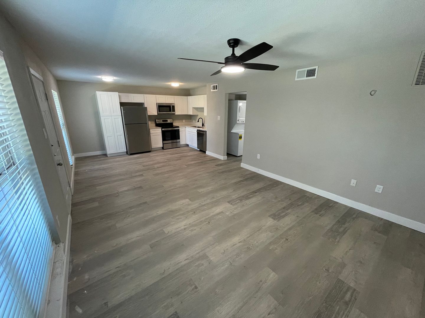 Dallas Apartment: 615 Elsbeth St