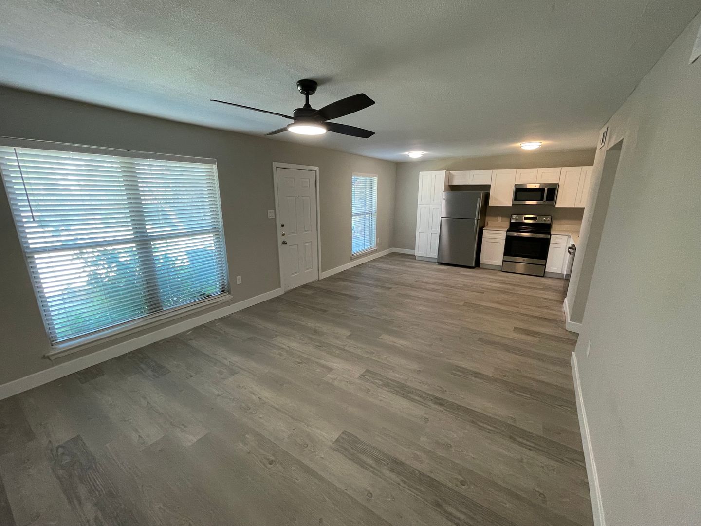 Dallas Apartment: 615 Elsbeth St