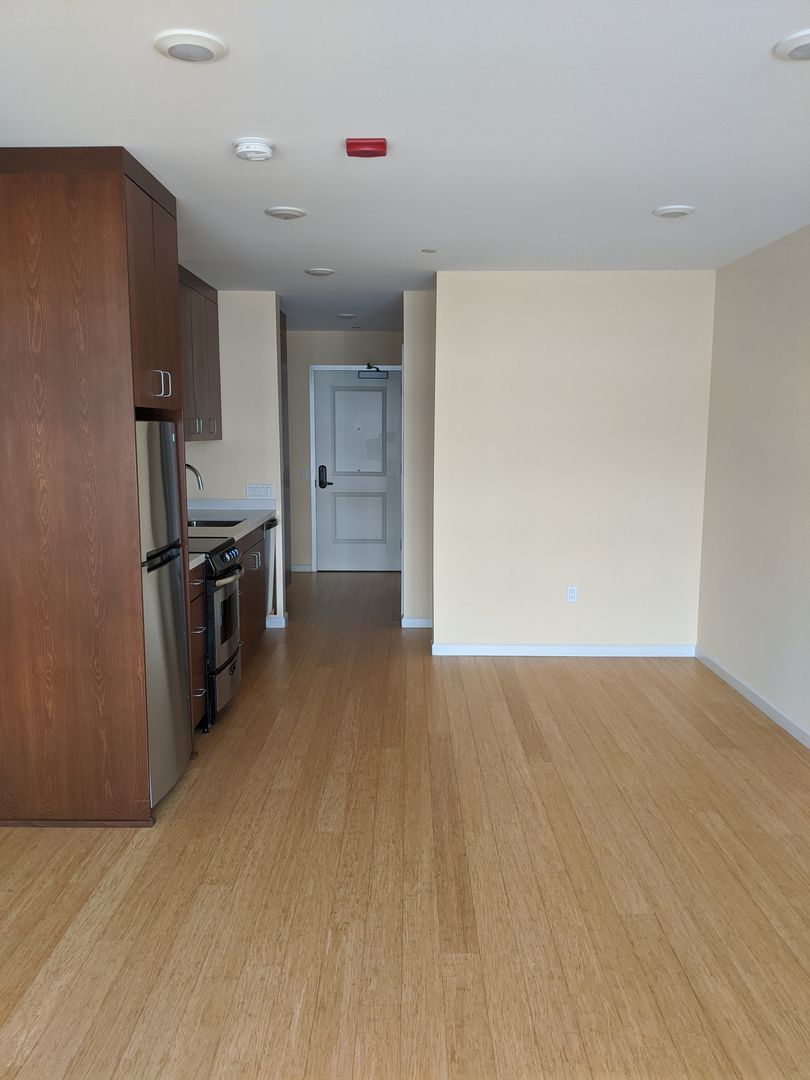 Berkeley Apartment: 1935 Addison Street