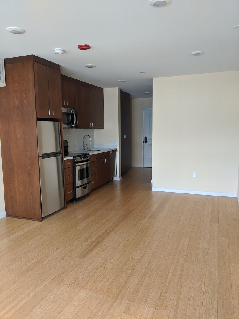 Berkeley Apartment: 1935 Addison Street