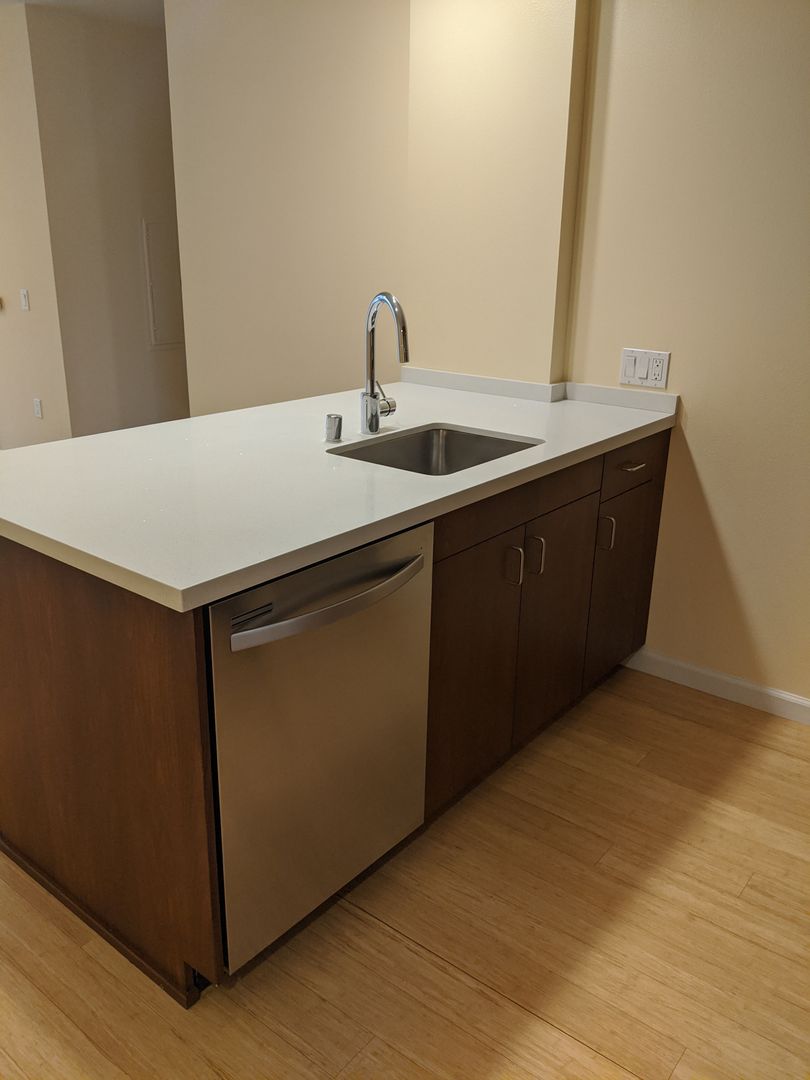 Berkeley Apartment: 1935 Addison Street