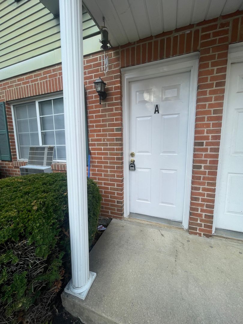 Marietta Apartment: Essex Street