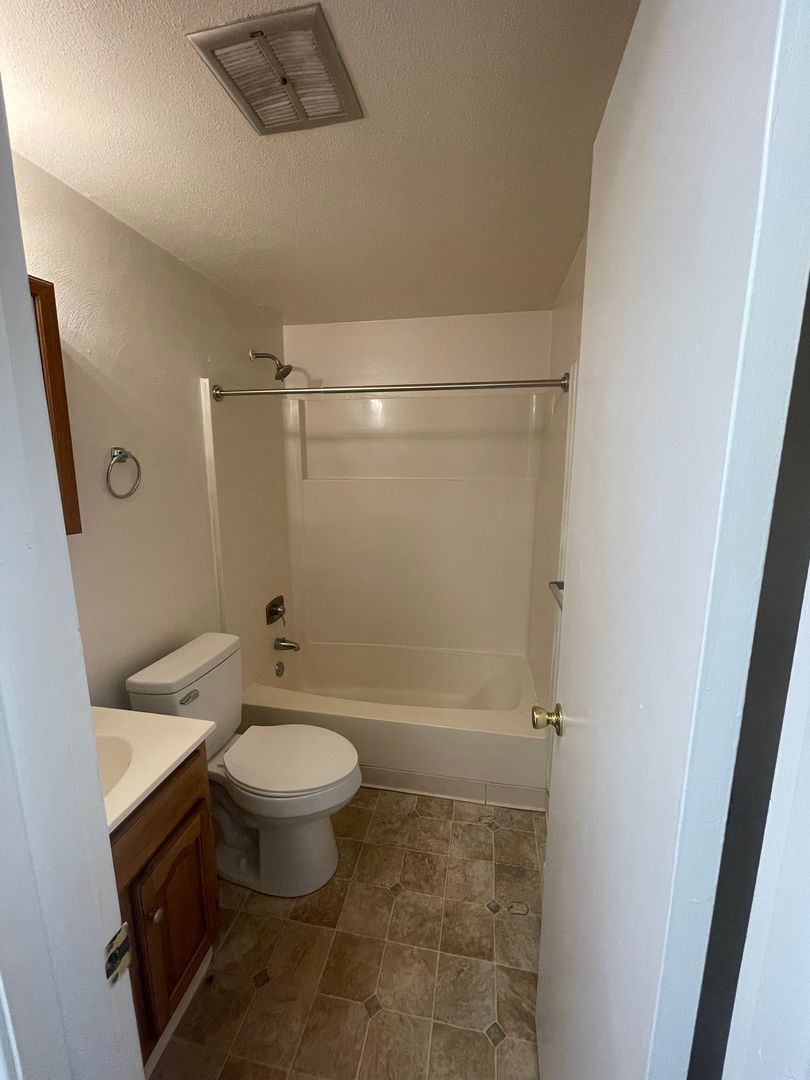 25 E Third Ave 6 of 12