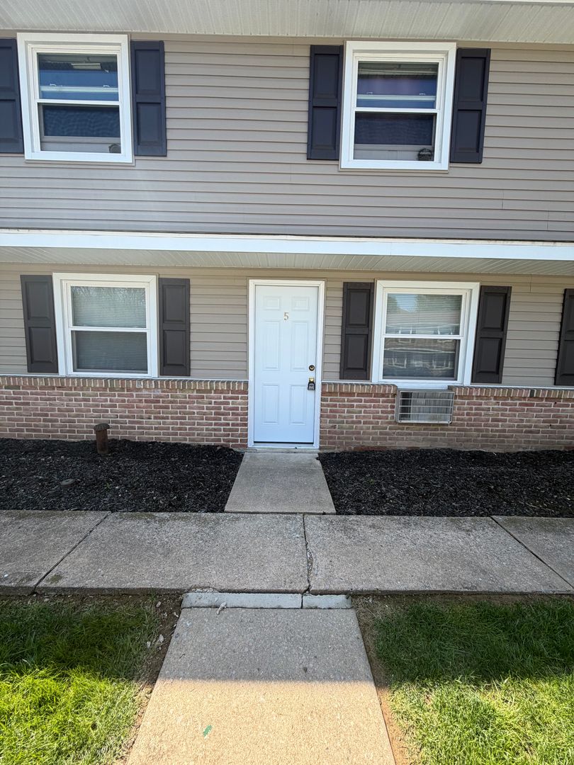 Spring Grove Apartment: 25 E Third Ave. (Building A-1 through L-6)