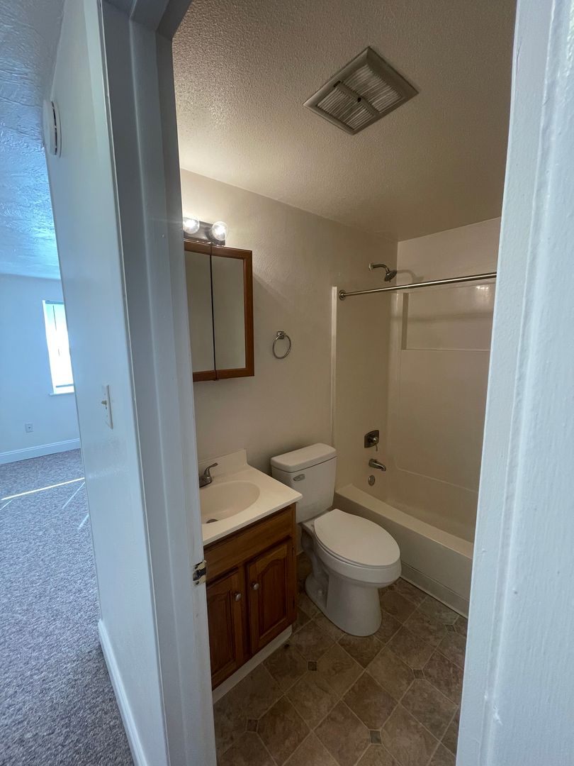 25 E Third Ave 7 of 12