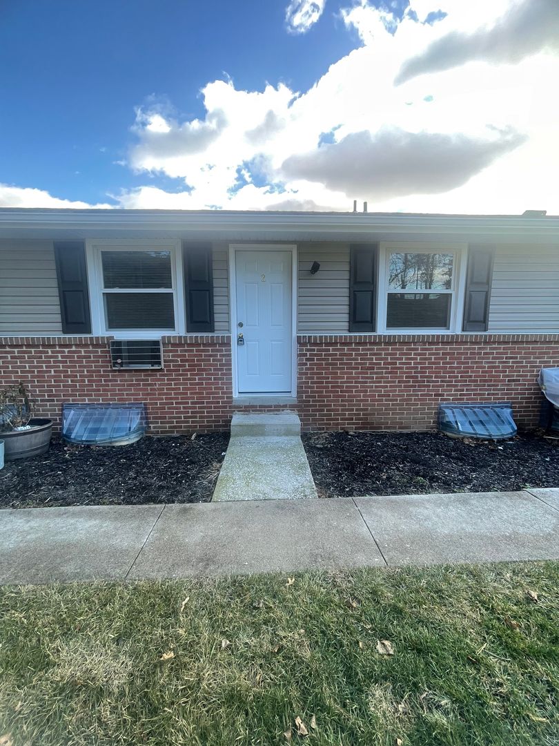 Spring Grove Apartment: 25 E Third Ave. (Building A-1 through L-6)