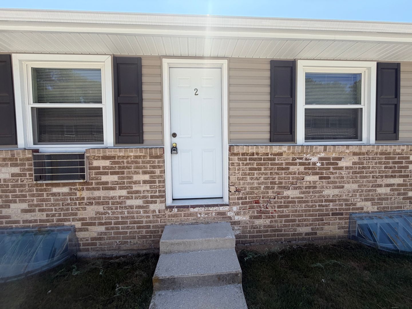 Spring Grove Apartment: 25 E Third Ave. (Building A-1 through L-6)