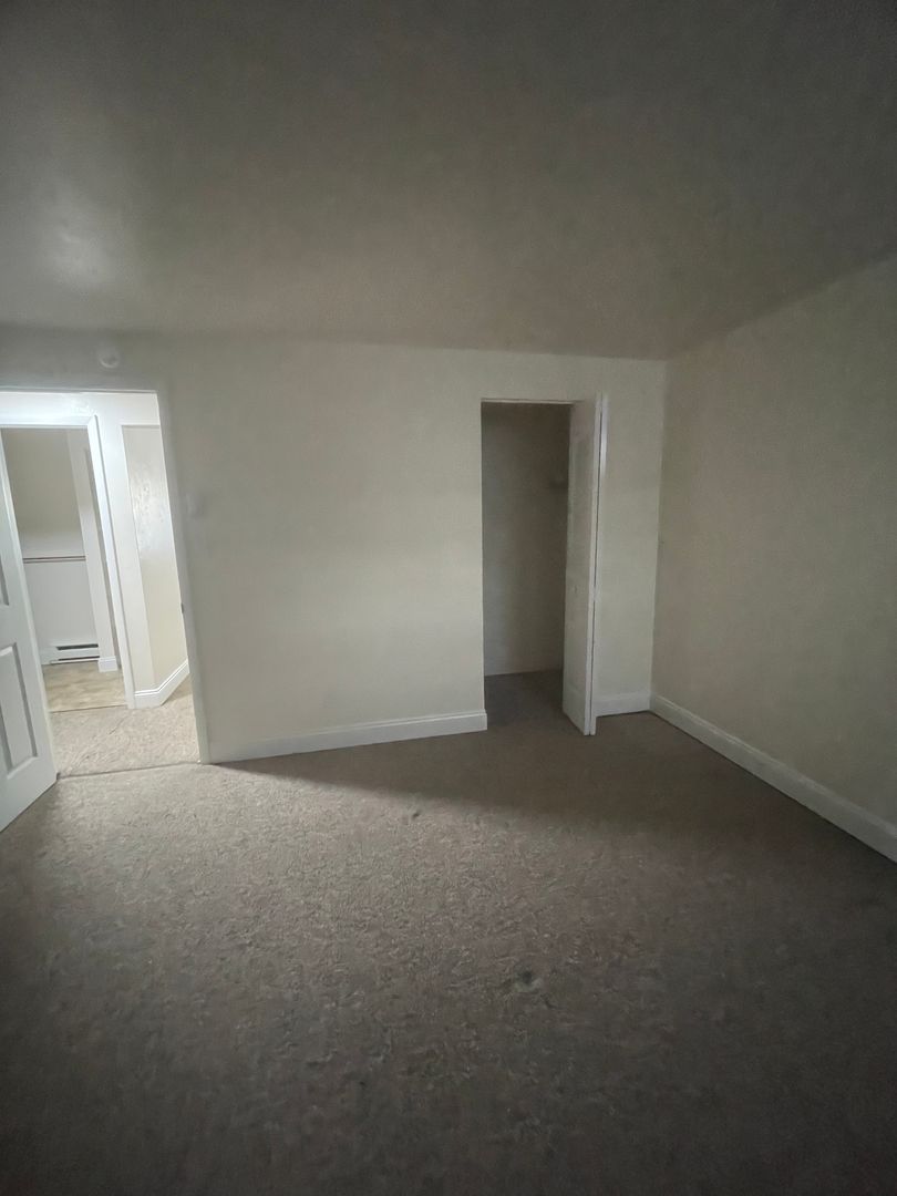 Spring Grove Apartment: 25 E Third Ave. (Building A-1 through L-6)