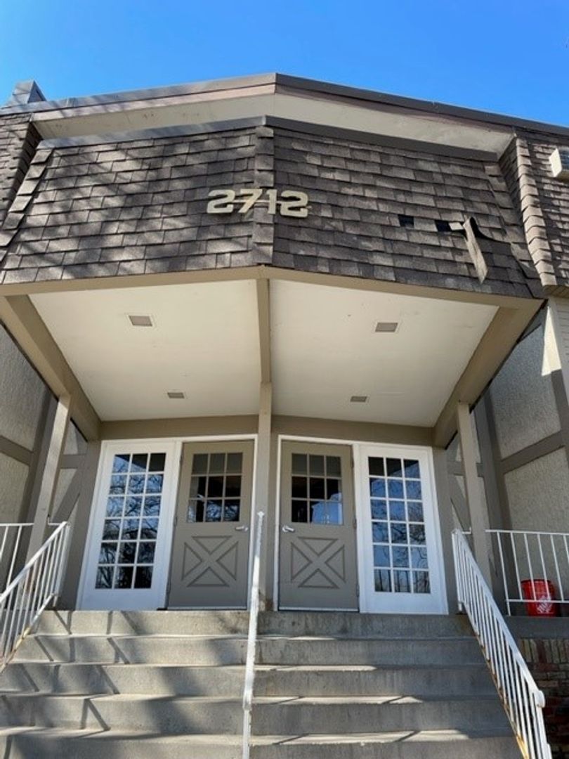 St. Louis Park Apartment: 2700-2712-2727 Rhode Island Av