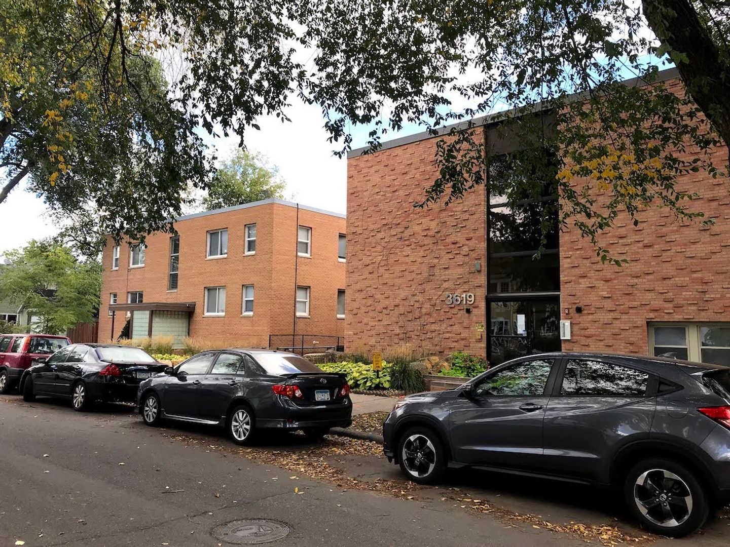 Minneapolis Apartment: 3611 & 3619 Colfax Ave S