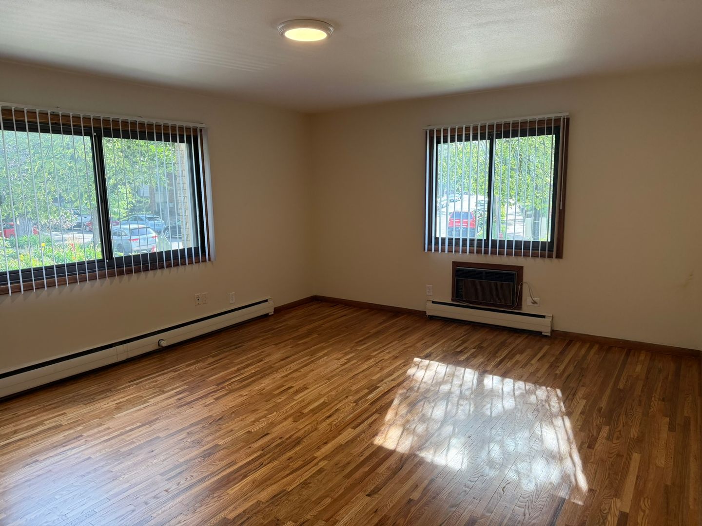 Minneapolis Apartment: 2700 Humboldt Ave S