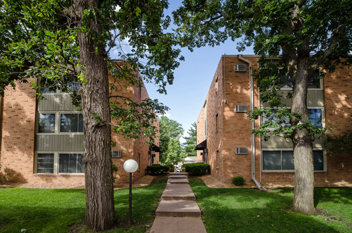 Robbinsdale Apartment: 3848 West Broadway