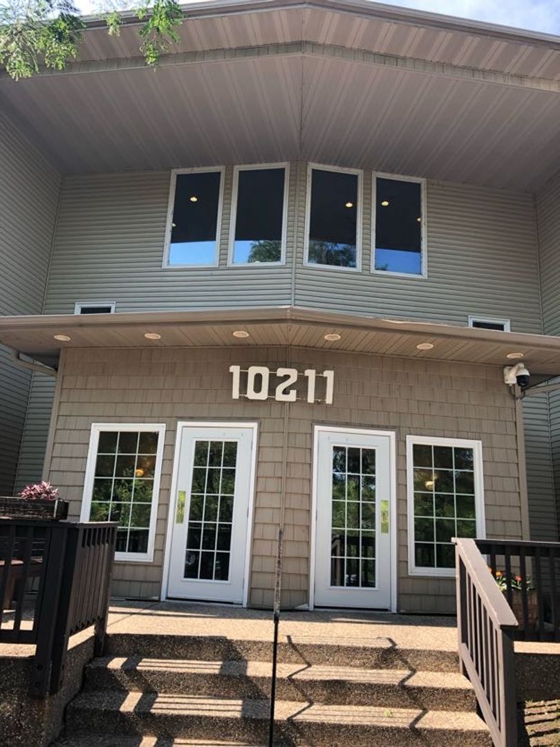 Minnetonka House: 10211 Cedar Lake Rd #115