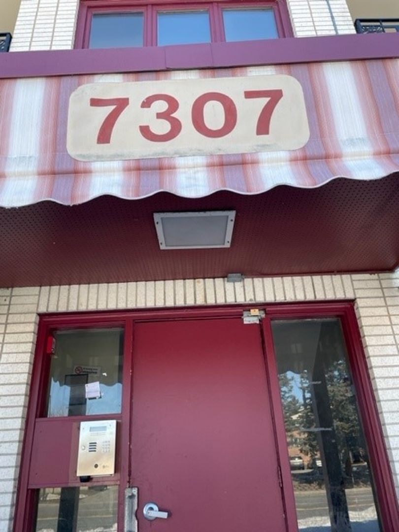 St. Louis Park Apartment: 2501 Nevada Ave S