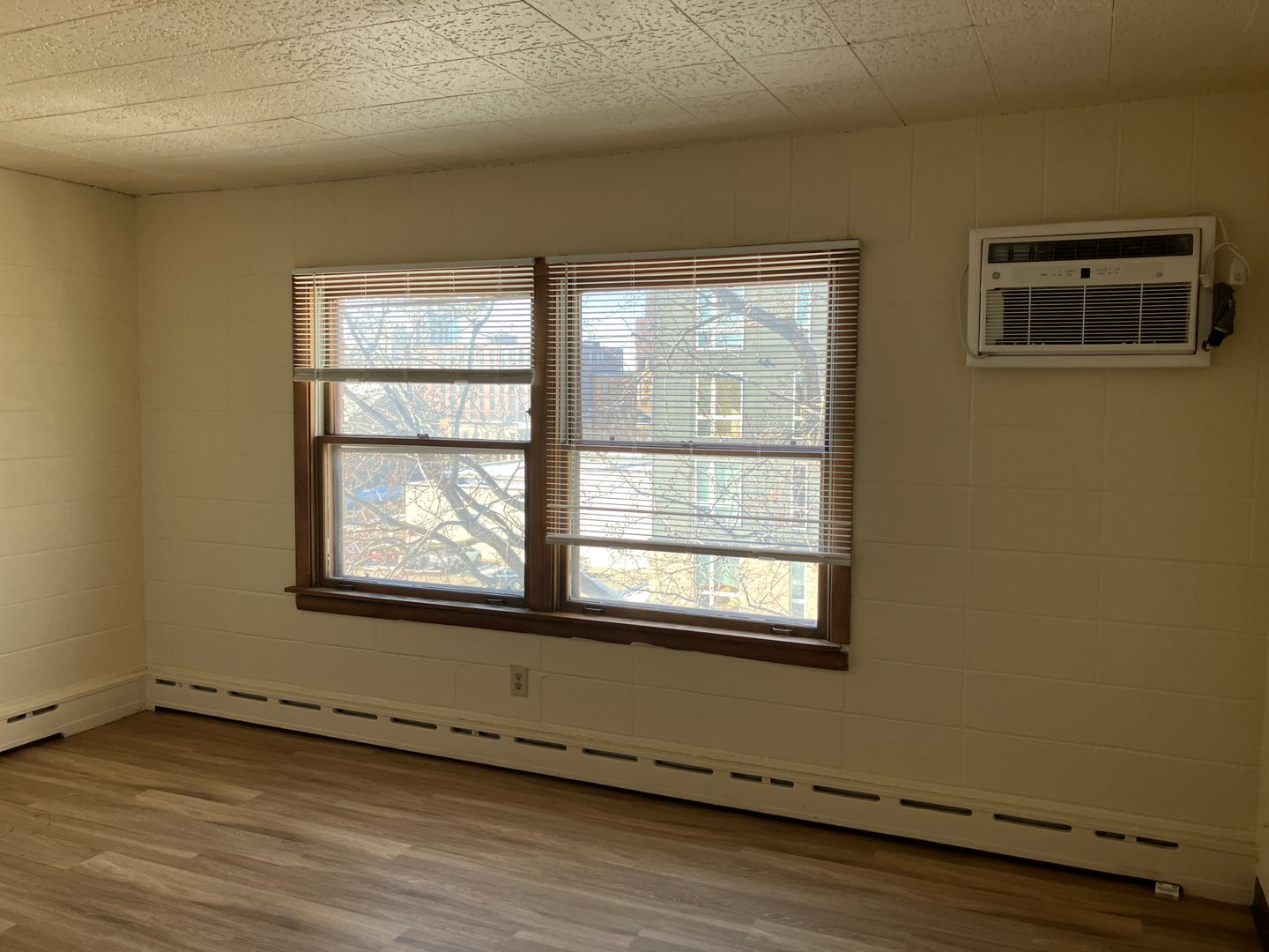 Minneapolis Apartment: 700 University Ave SE