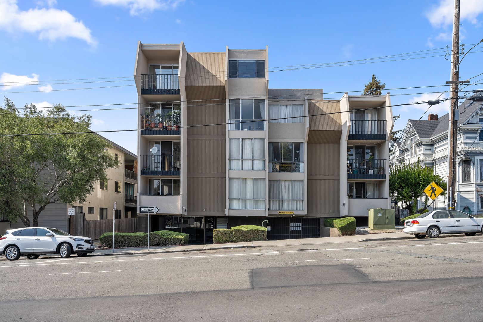 Oakland Apartment: 601 Oakland Avenue