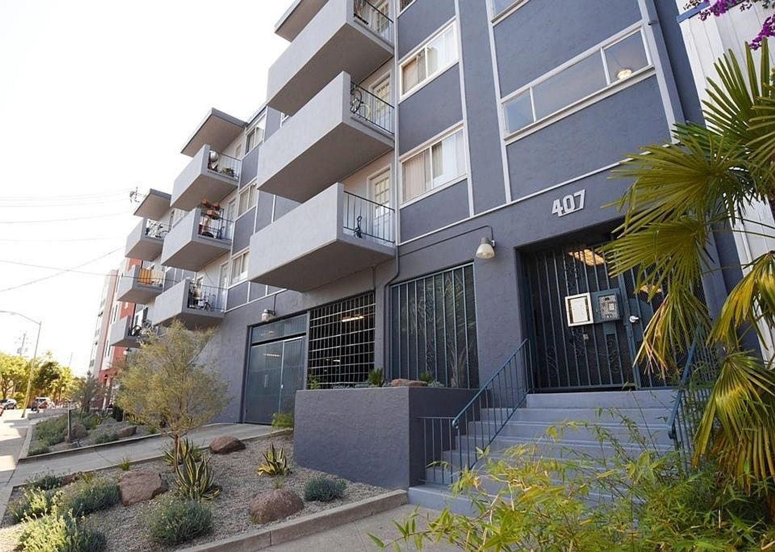 Oakland Apartment: 407 Fairmount Ave