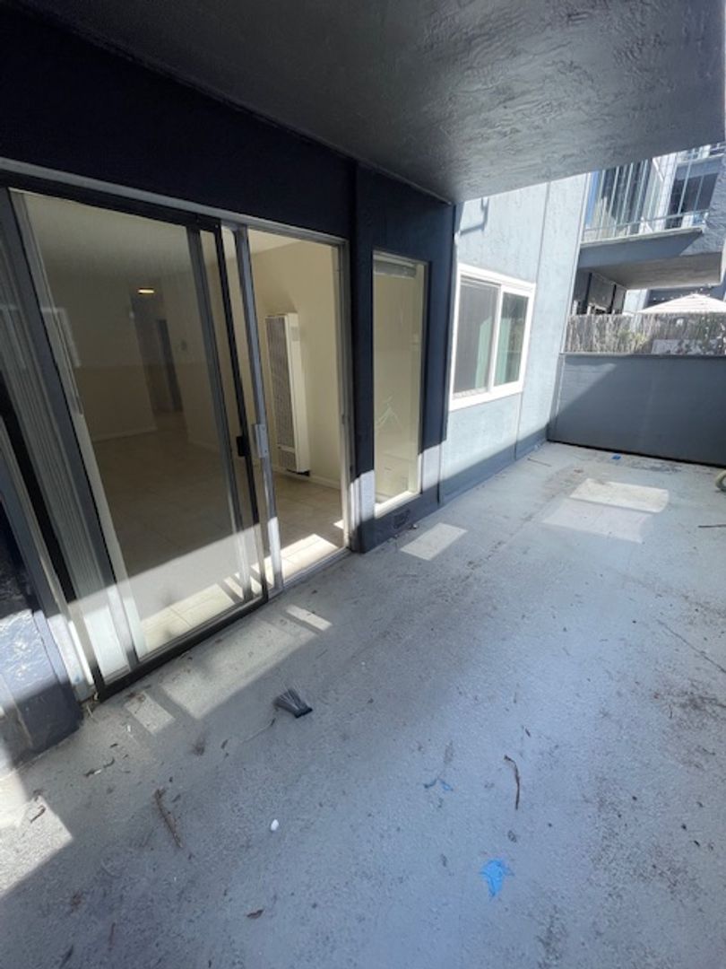 Oakland Apartment: 407 Fairmount Ave