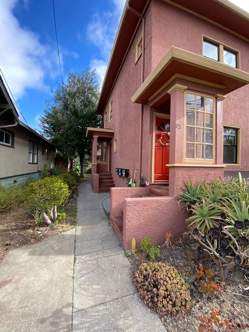 Oakland Apartment: 752 55th St