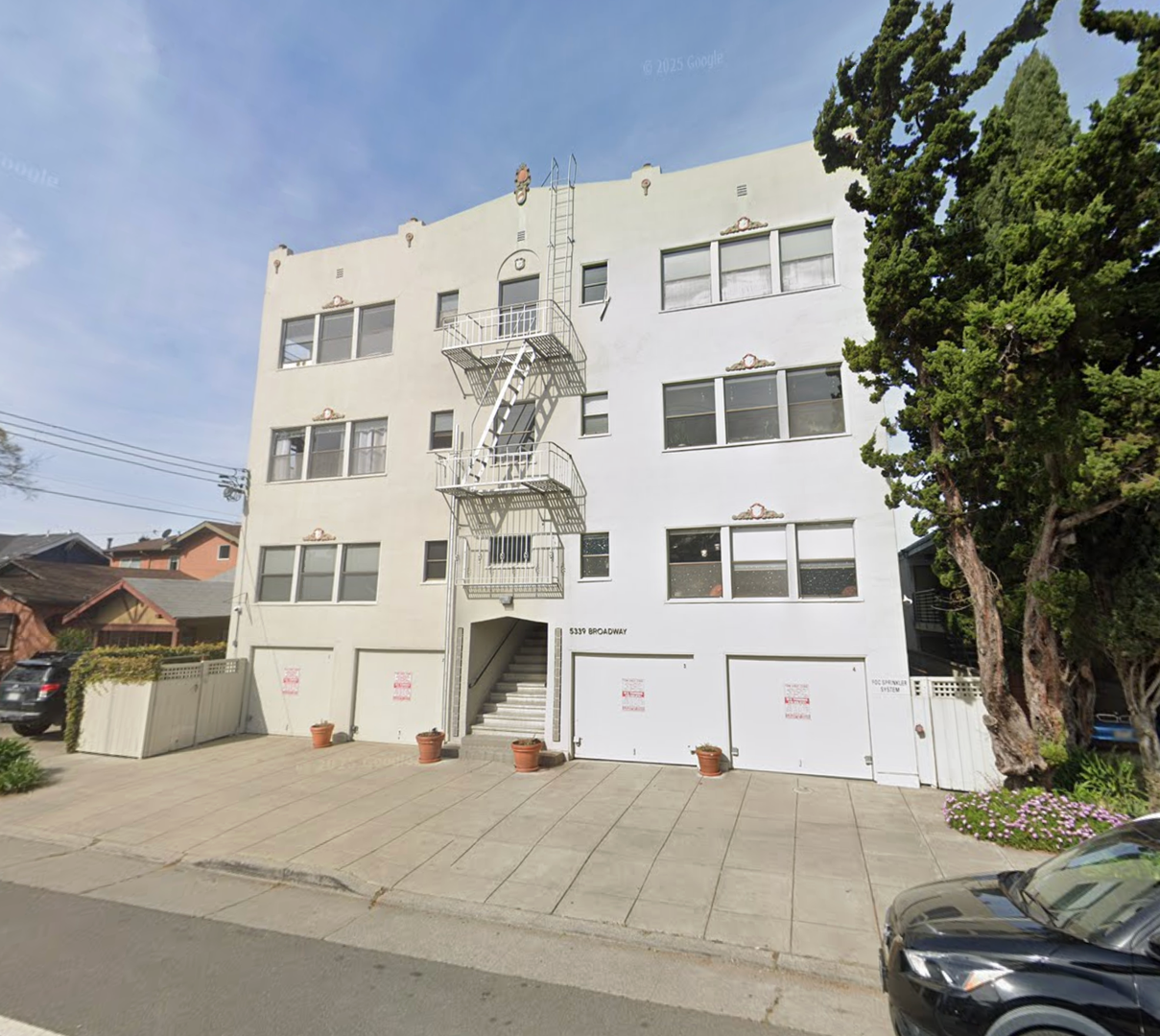 Oakland Apartment: 5339 Broadway