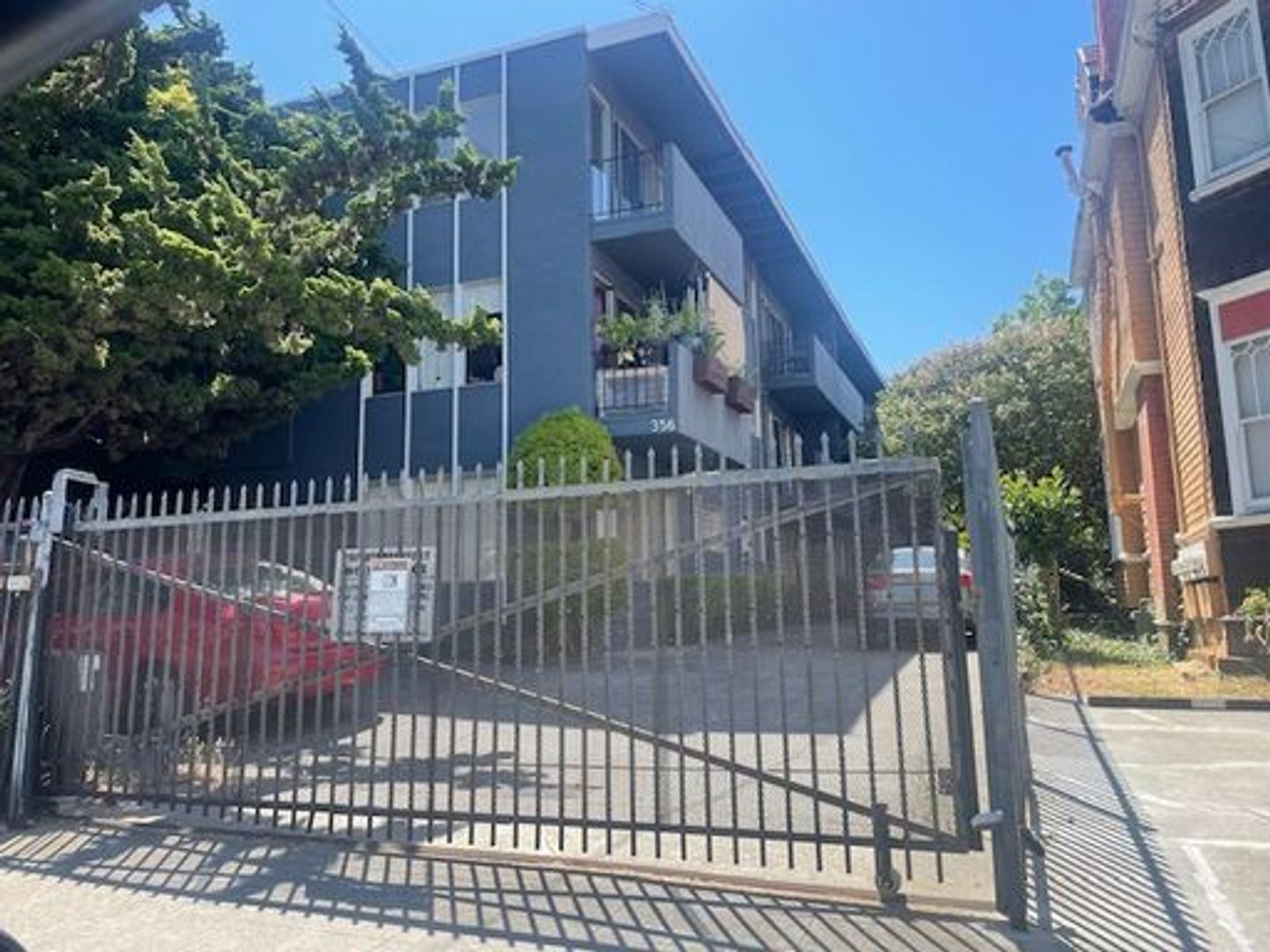 Oakland Apartment: 356 Jayne Ave