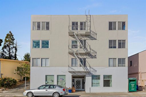 Stunning Bright One Bedroom! Parking Available!