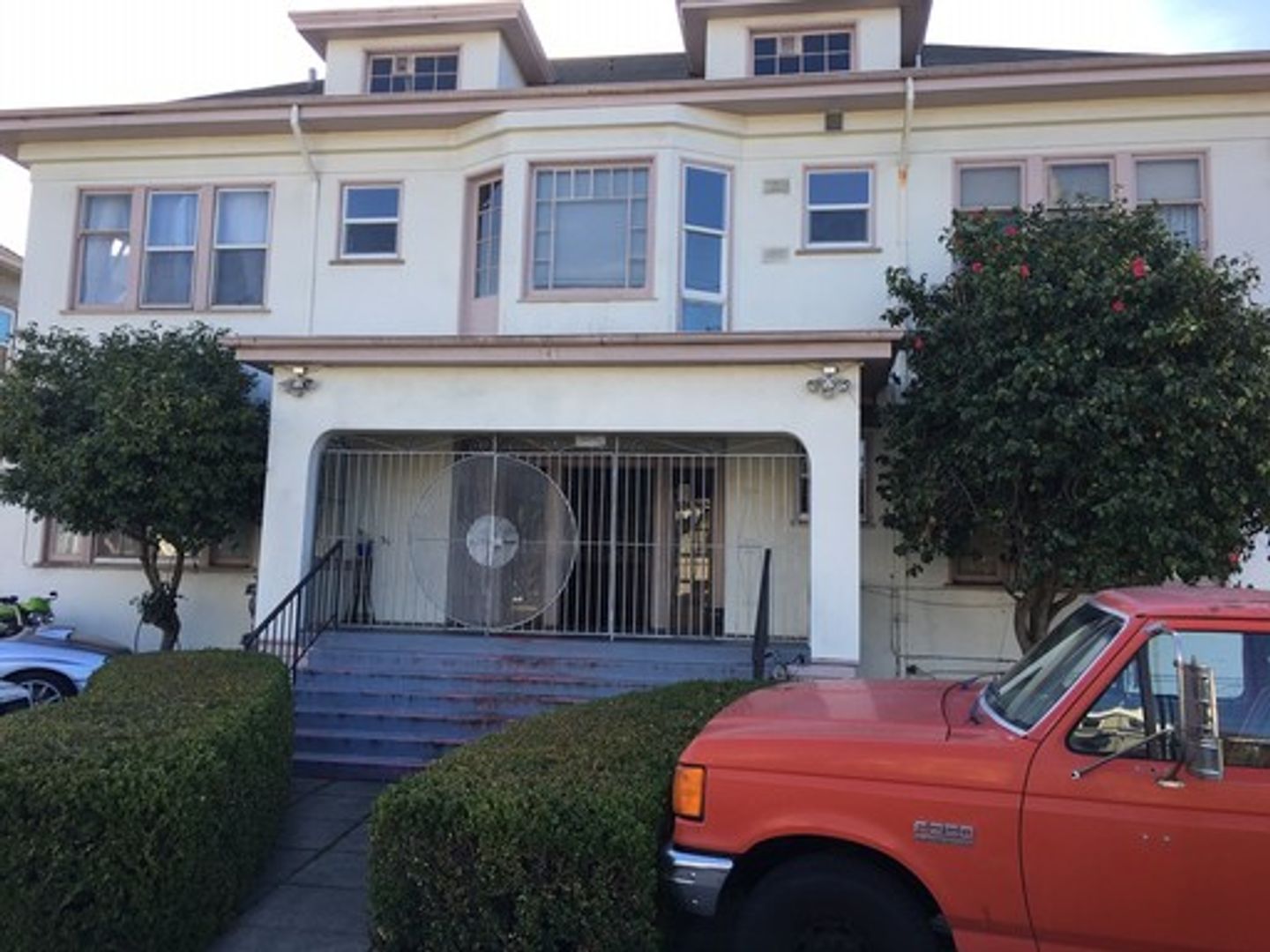 Oakland Apartment: 747 54th Street