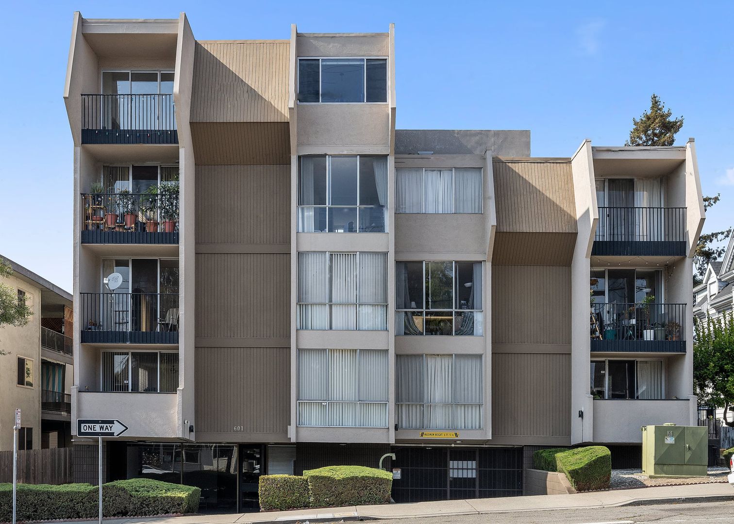 Oakland Apartment: 601 Oakland Avenue