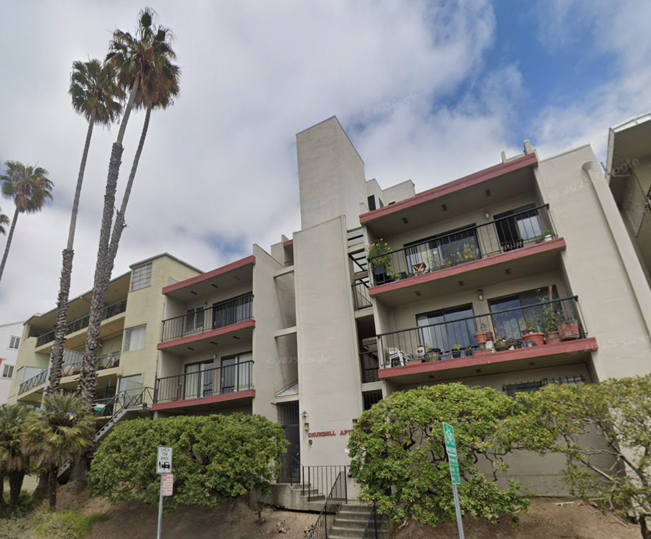 Oakland Apartment: 1940 Lakeshore Ave