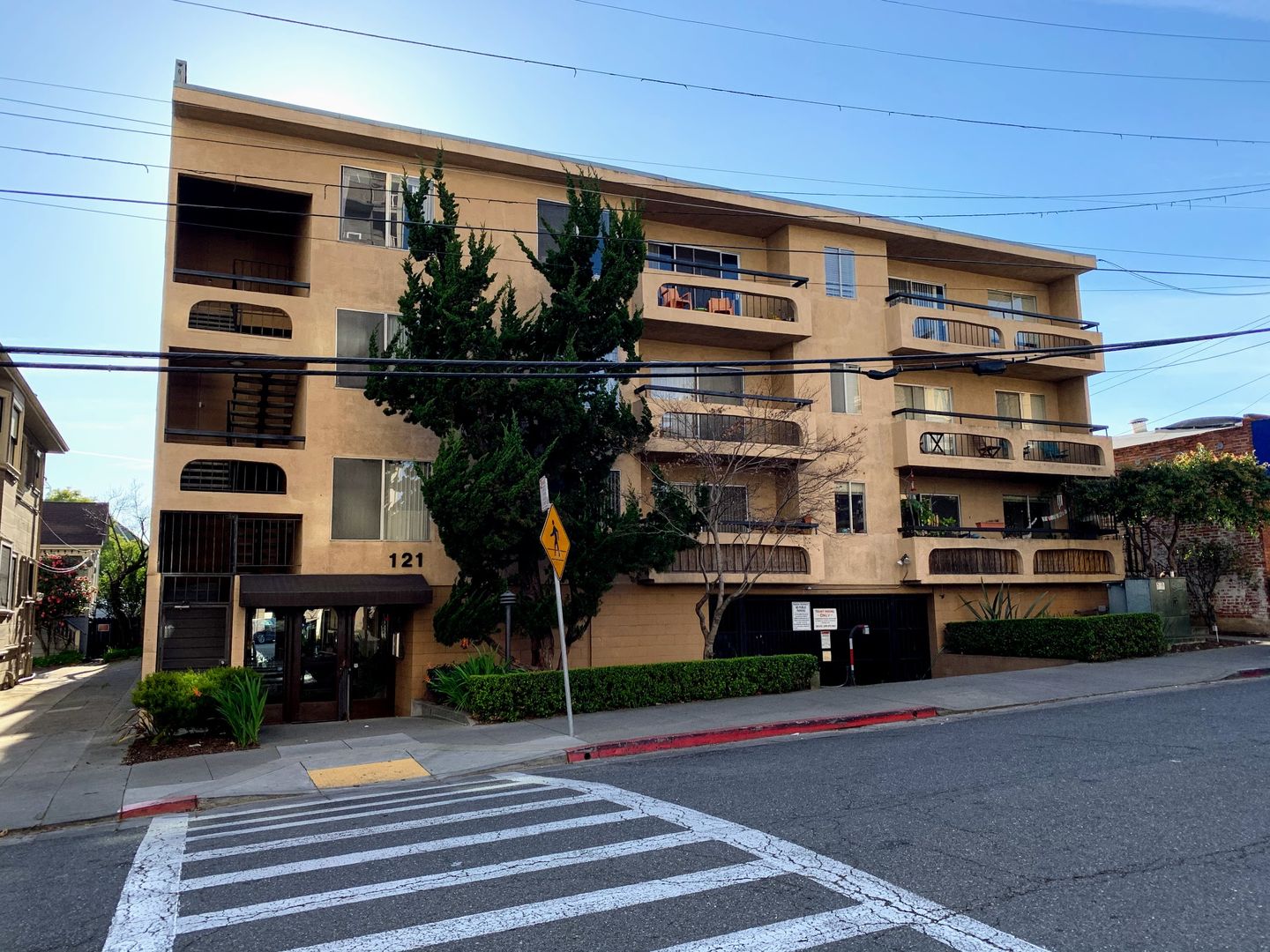 Oakland Apartment: 121 41st St