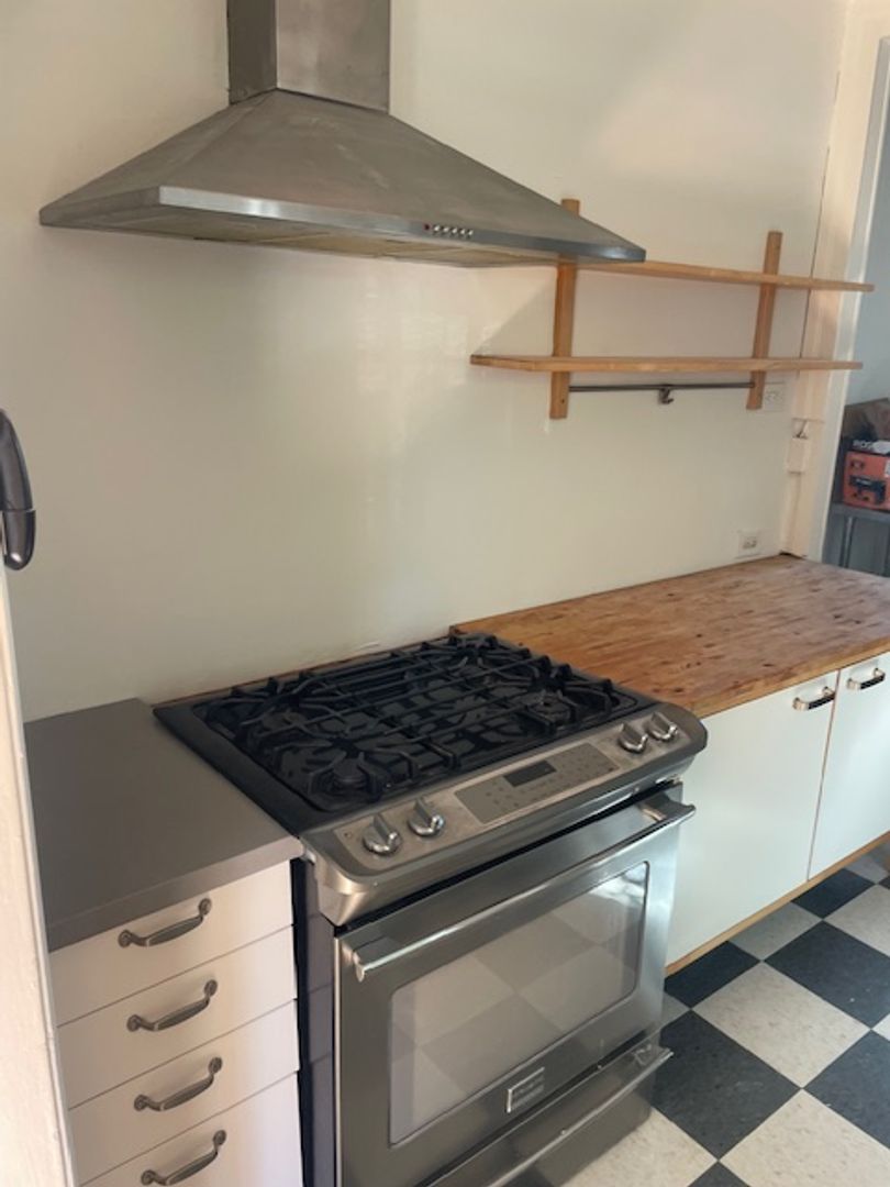 Oakland House: 1424 E 20th Street