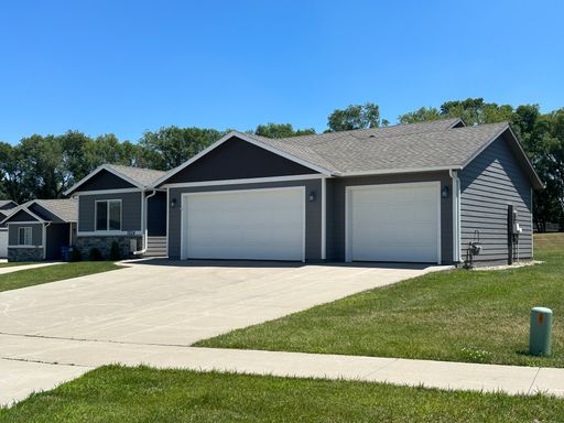 Large Homes In Sioux Falls for Rent – photo 1