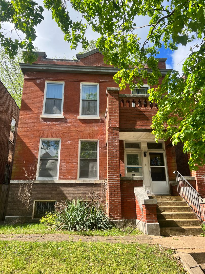 St.Louis Apartment: 712 Dover Pl