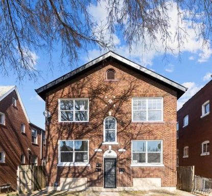 Beautiful newly rehabbed two bedroom unit – photo 1
