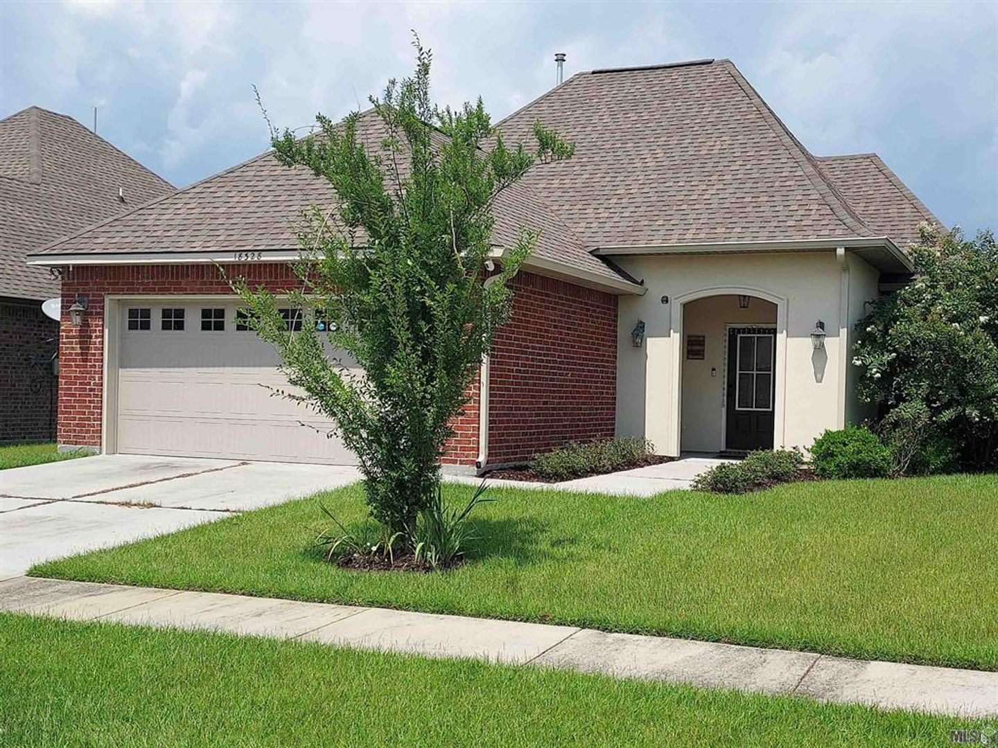 Prairieville House: 18328 Crows Nest Drive