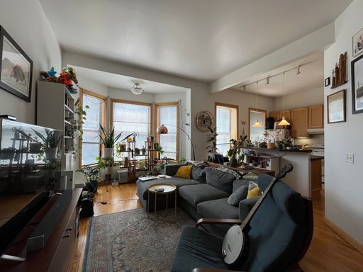 Beautiful 2BR+1.5 Bath in PRIME LOCATION – photo 1