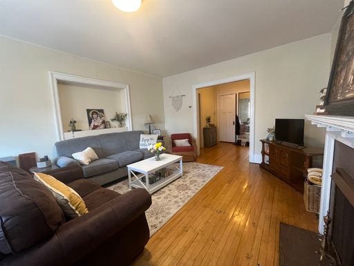 Marshall St 4 Bedroom/2 Bath - Washer/Dryer In Unit+ Balcony! – photo 1