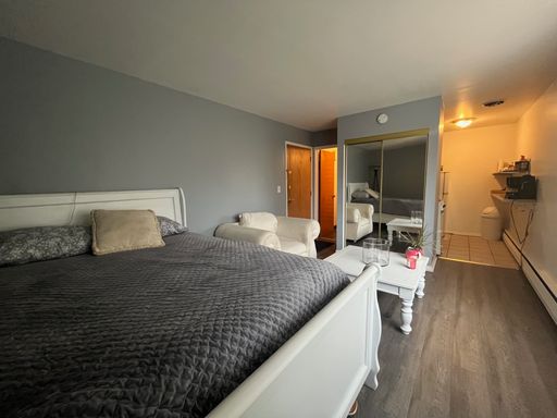 Studio Apartment on Farwell Avenue – photo 1