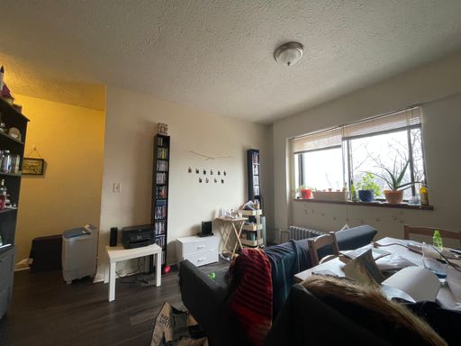 2 bed, 1 bath in Shorewood! Heat included!