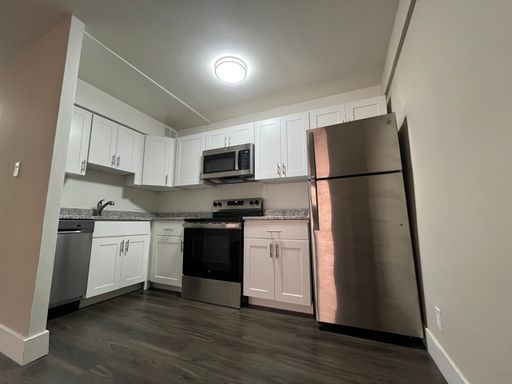 Prospect 1BR/1B with Heat Included! – photo 1