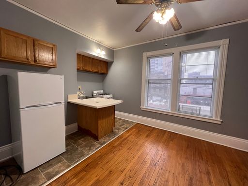 East Side Studio by Green line! Heat included. – photo 1