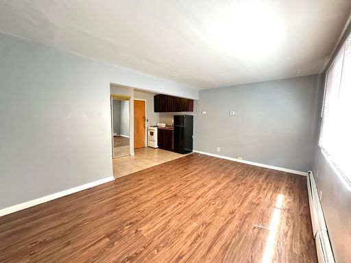 Studio Apartment on Farwell Avenue with Heat Included! – photo 1