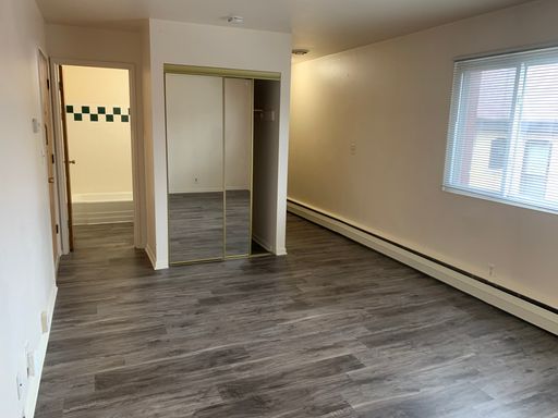 Studio Apartment on Farwell Avenue – photo 1
