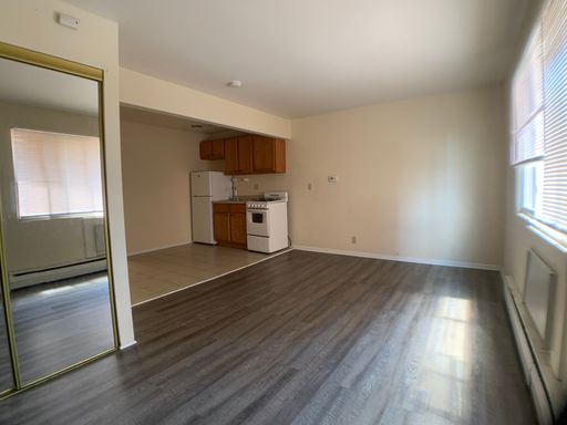 Remodeled Studio Apartment! Heat Included! – photo 1