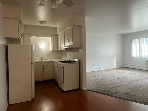 Cozy 1BR right by Brady! Heat Included – photo 1
