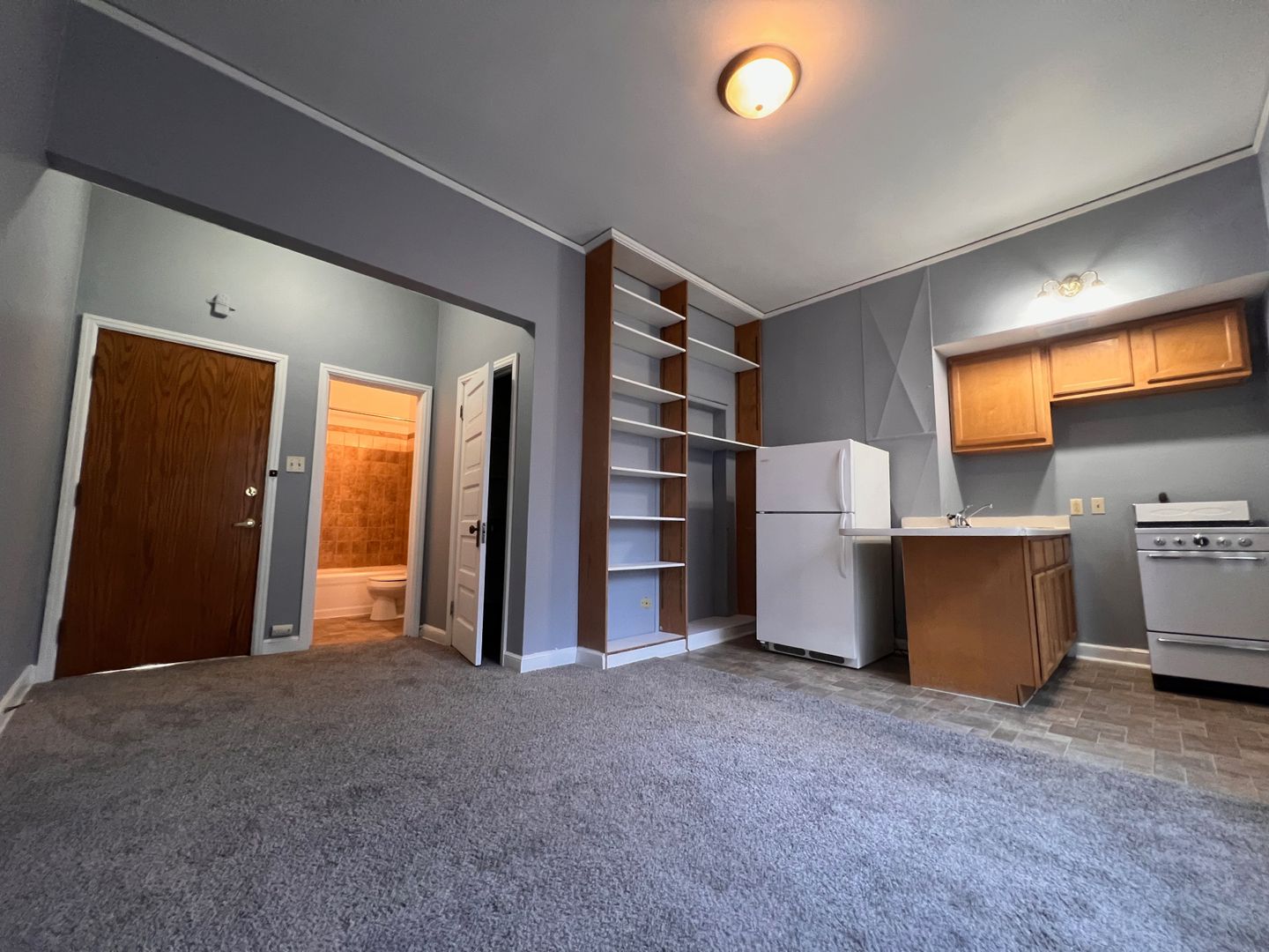 Milwaukee Apartment: 1830 N. Oakland Ave.