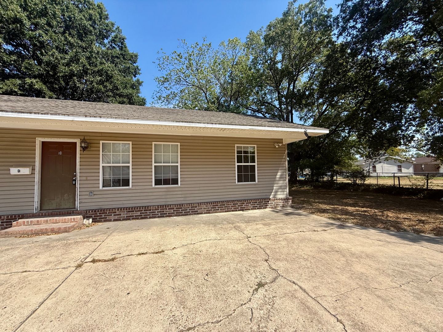 Jonesboro Apartment: 2216 Clark St