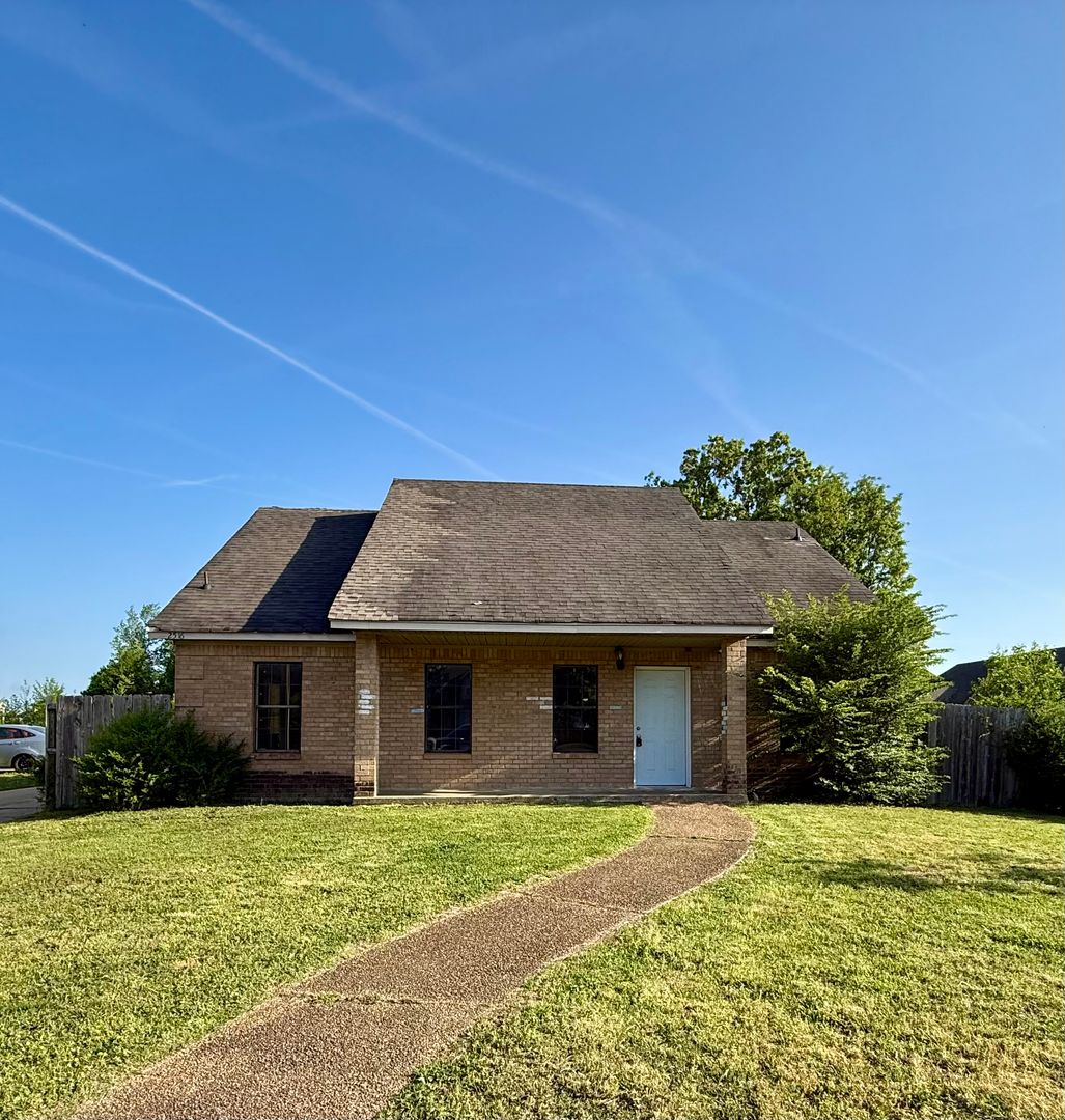 Jonesbsoro House: 2516 Glenn Place