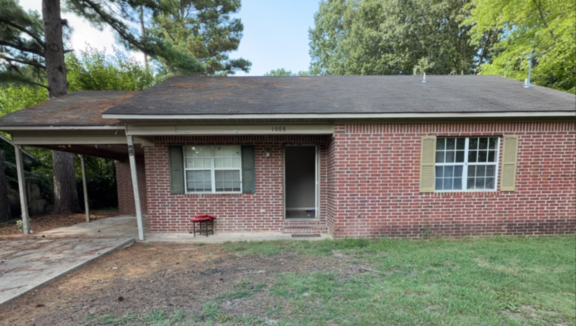 Jonesboro House: 1008 Daybreak Drive